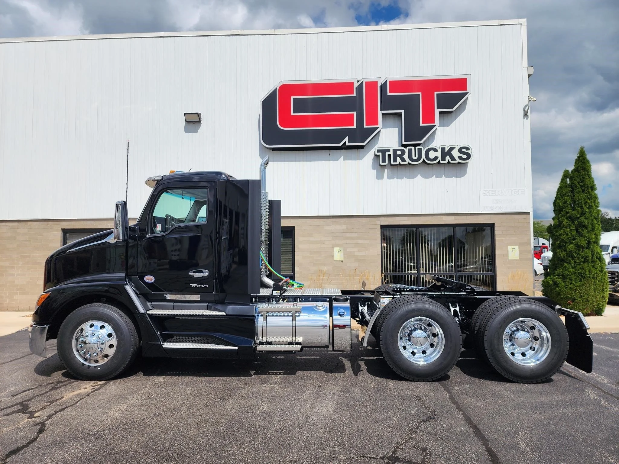 2026 Kenworth T680 - image 3