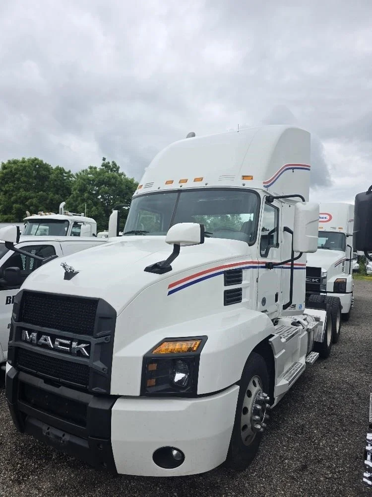 2020 Mack Anthem — photo 4