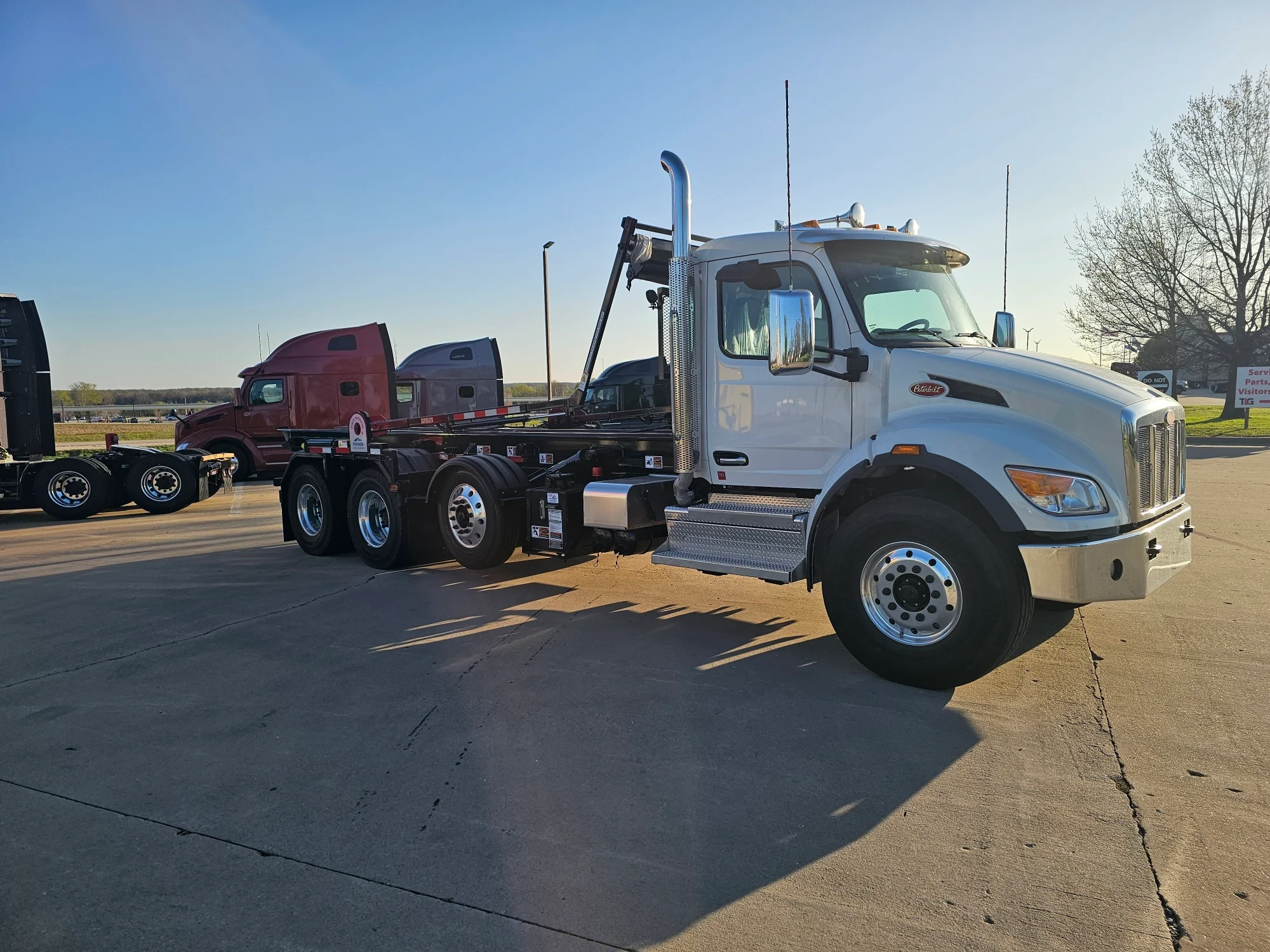 2025 Peterbilt 548 in Dayton, OH — photo 7