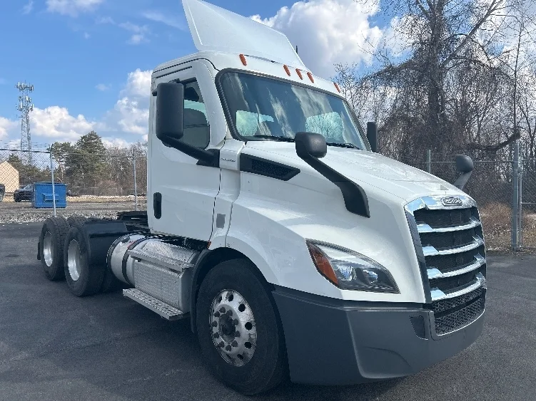 2020 Freightliner Cascadia in Akron, OH