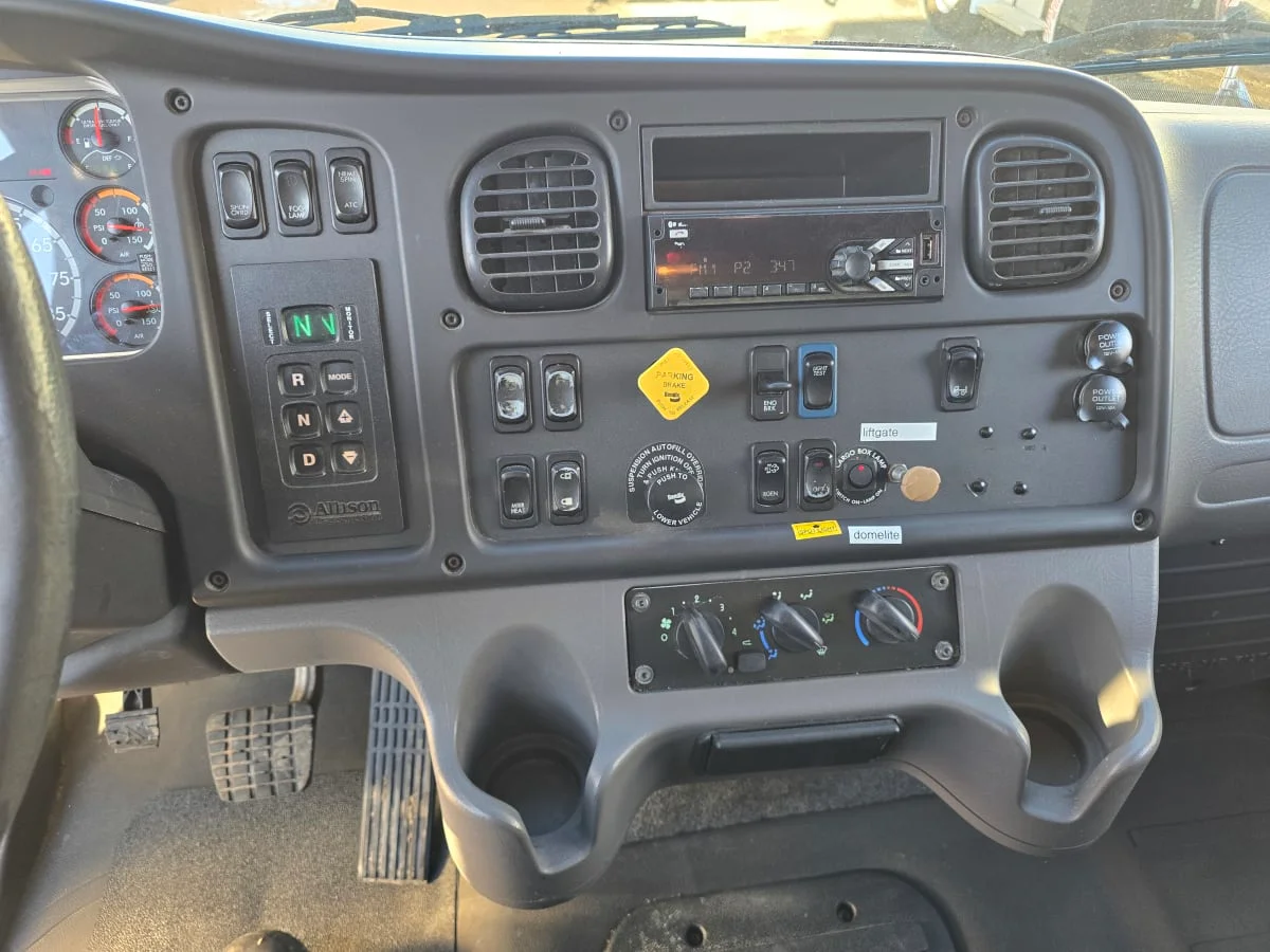 2019 Freightliner M2 106 - image 16