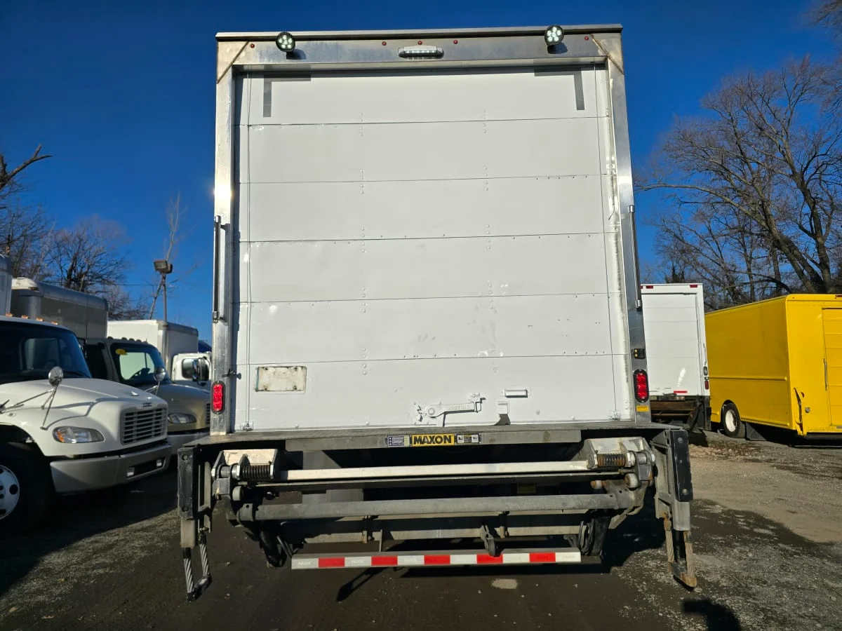 2019 Freightliner M2 106 - image 5