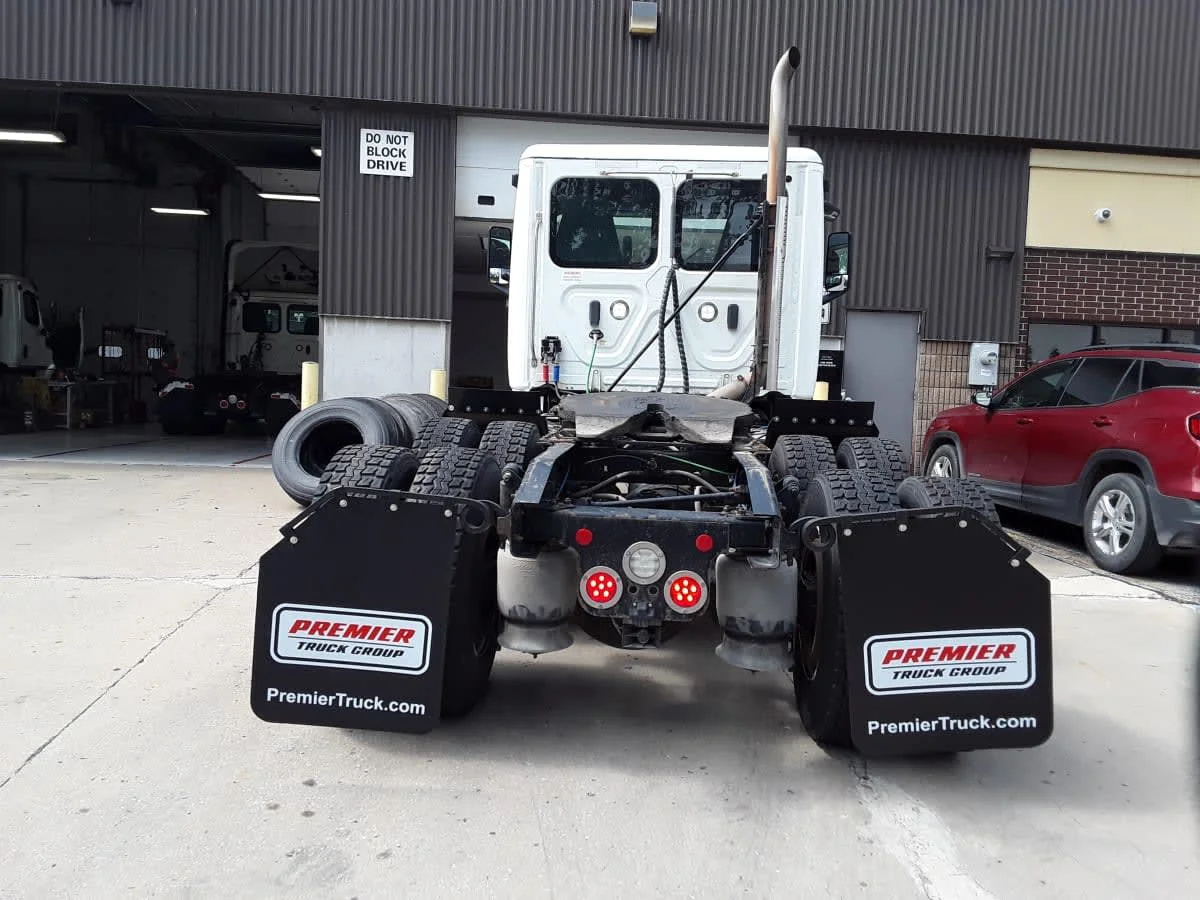 2020 Freightliner Cascadia in Kansas City, MO — photo 5