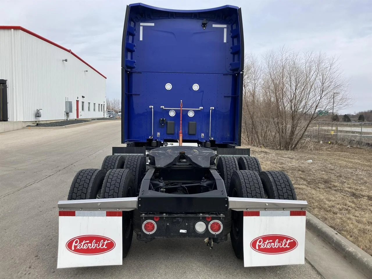 2027 Peterbilt 579 - image 3