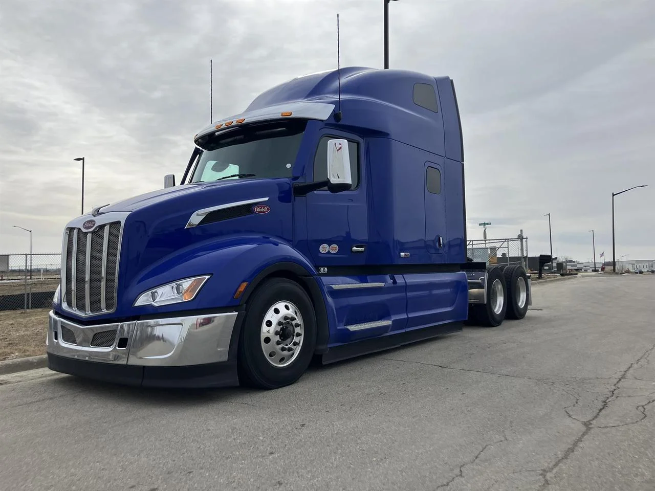 2027 Peterbilt 579 - image 10
