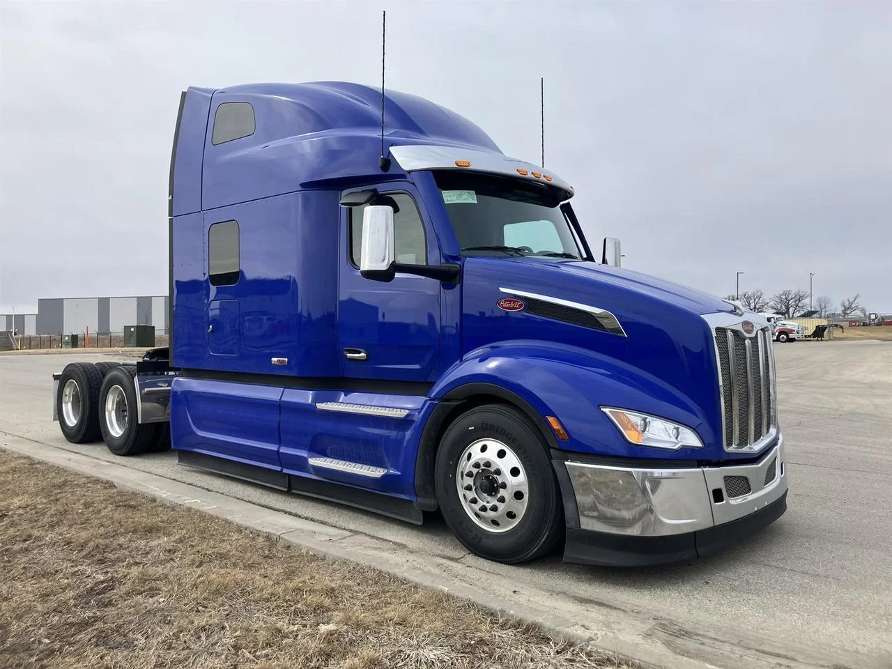 2027 Peterbilt 579 - image 2