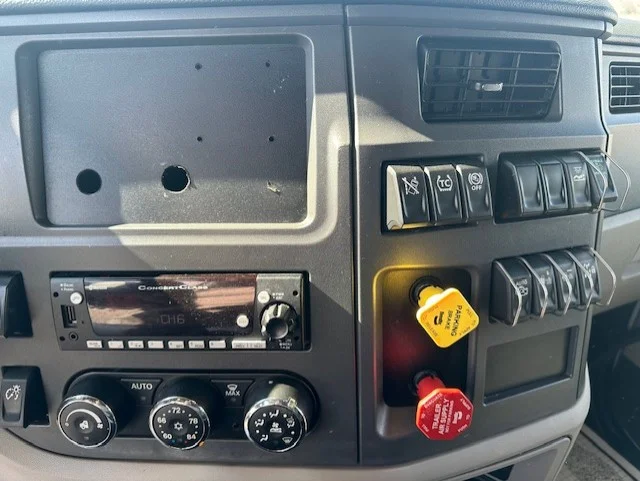 2024 Peterbilt 579 - image 15