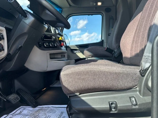 2024 Peterbilt 579 - image 9