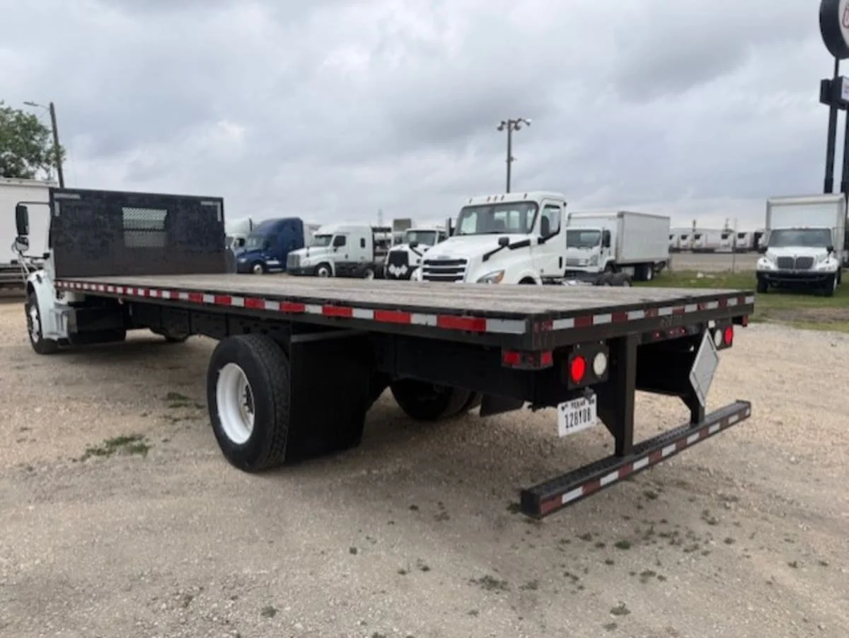 2018 Freightliner M2 106 - image 4