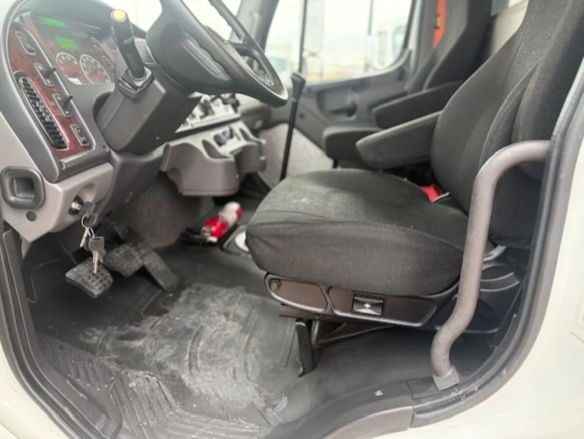 2018 Freightliner M2 106 - image 7