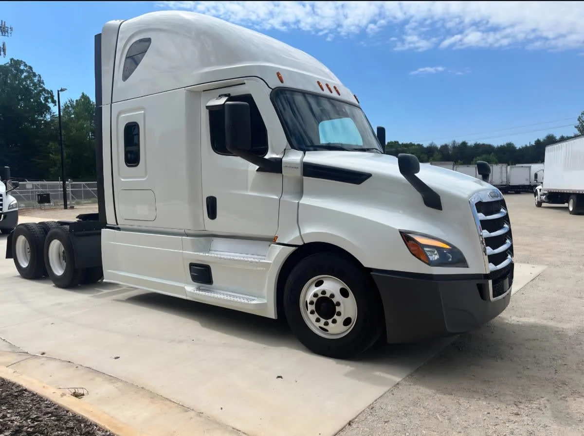 2021 Freightliner Cascadia in Greensboro, NC — photo 3