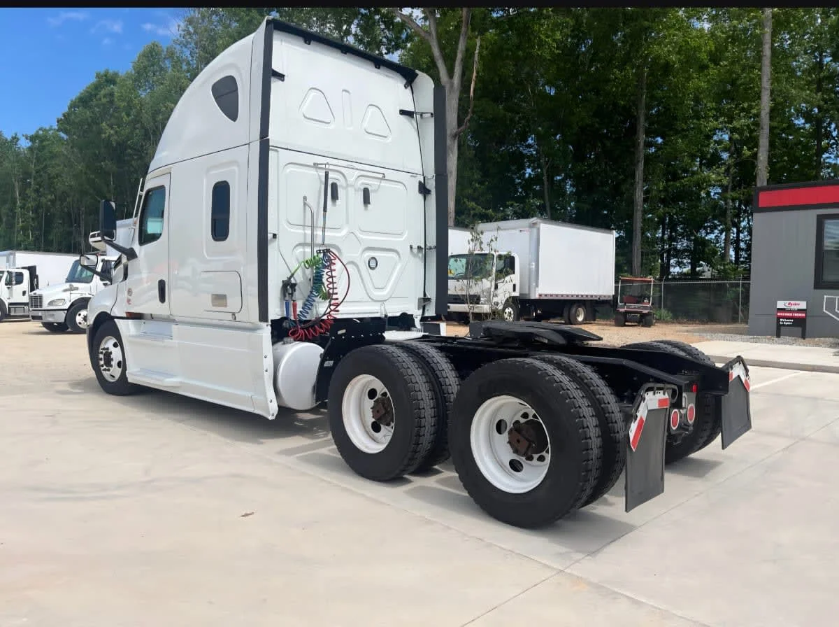 2021 Freightliner Cascadia in Greensboro, NC — photo 6
