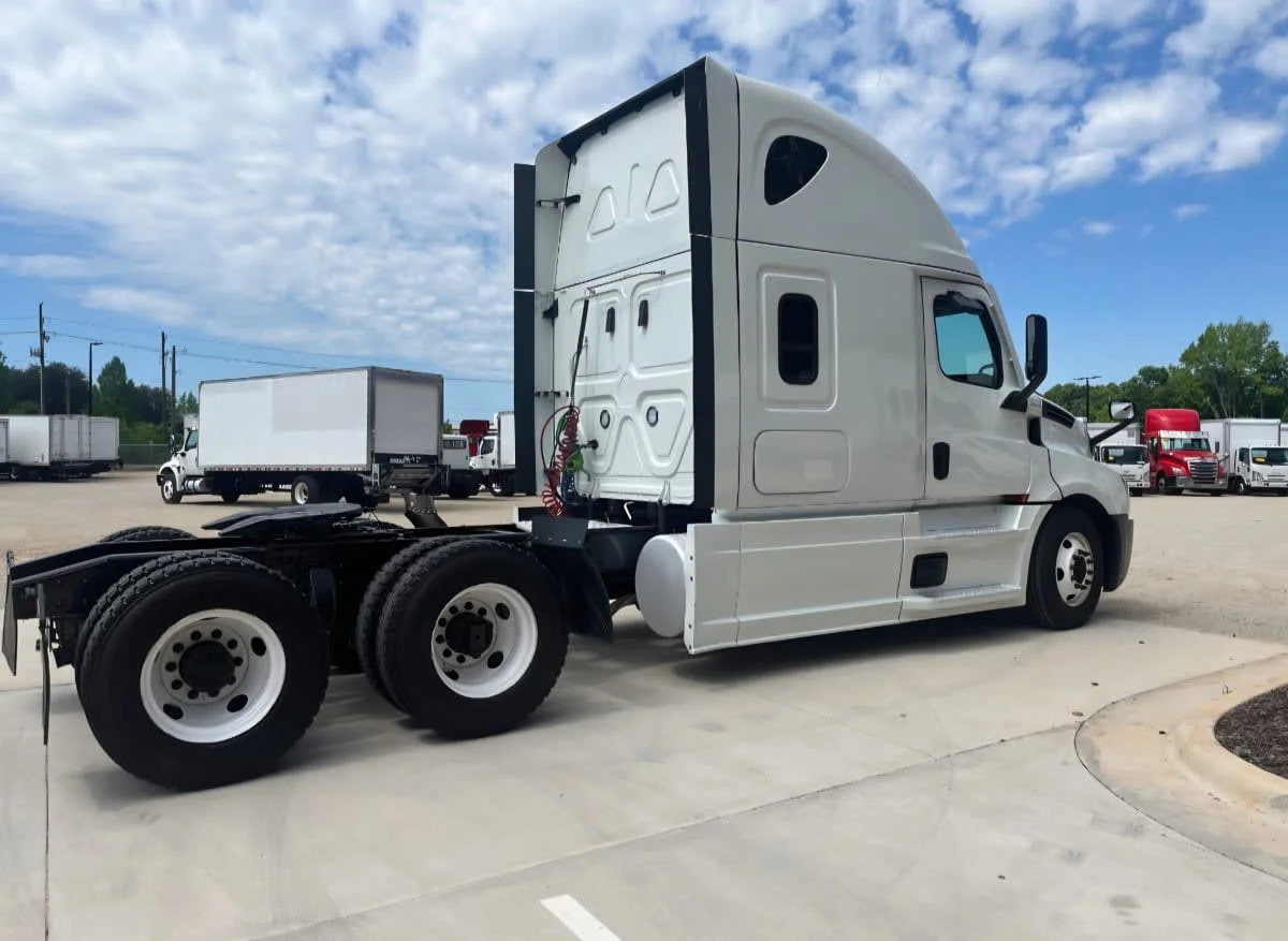 2021 Freightliner Cascadia in Greensboro, NC — photo 4