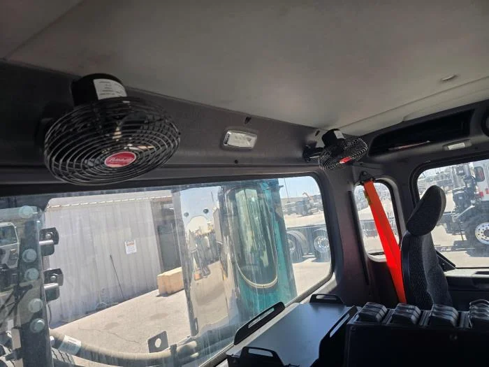 2026 Peterbilt 520 — photo 14