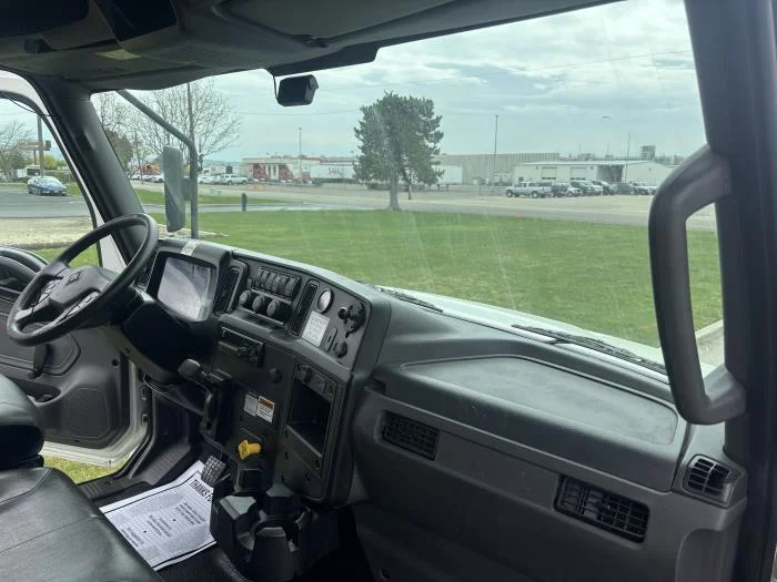 2020 International MV - image 27