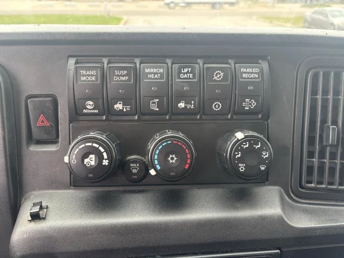 2020 International MV - image 25