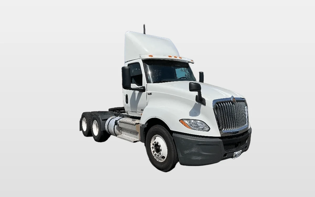 2019 International LT - image 1