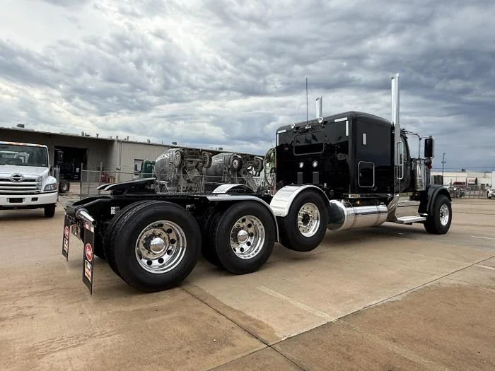 2027 Peterbilt 589 — photo 18
