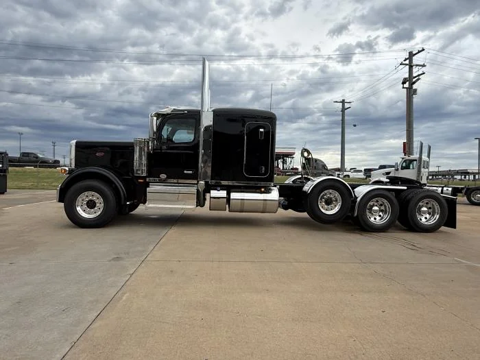2027 Peterbilt 589 — photo 31