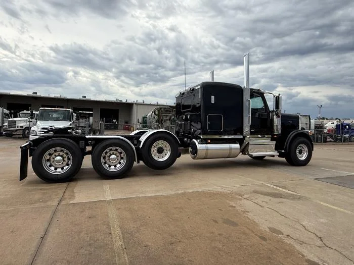 2027 Peterbilt 589 — photo 16