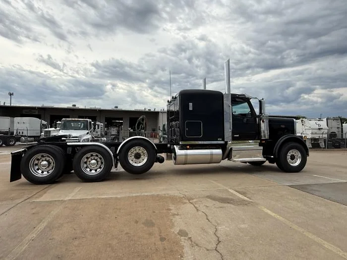 2027 Peterbilt 589 — photo 15