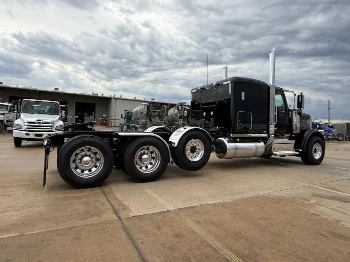 2027 Peterbilt 589 — photo 17