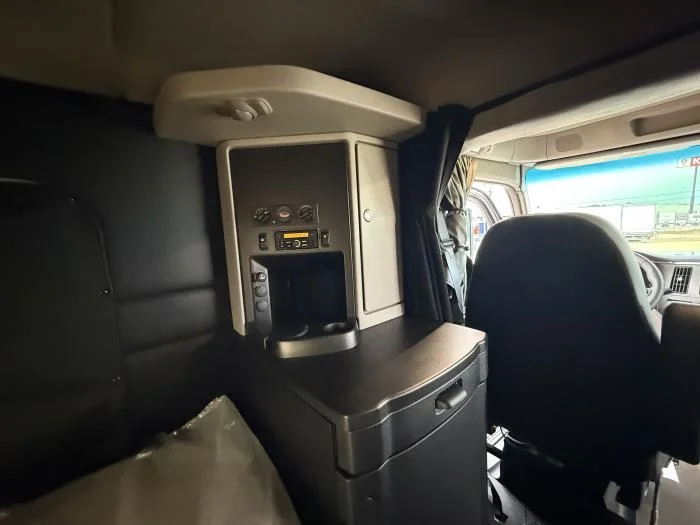 2027 Peterbilt 589 — photo 49