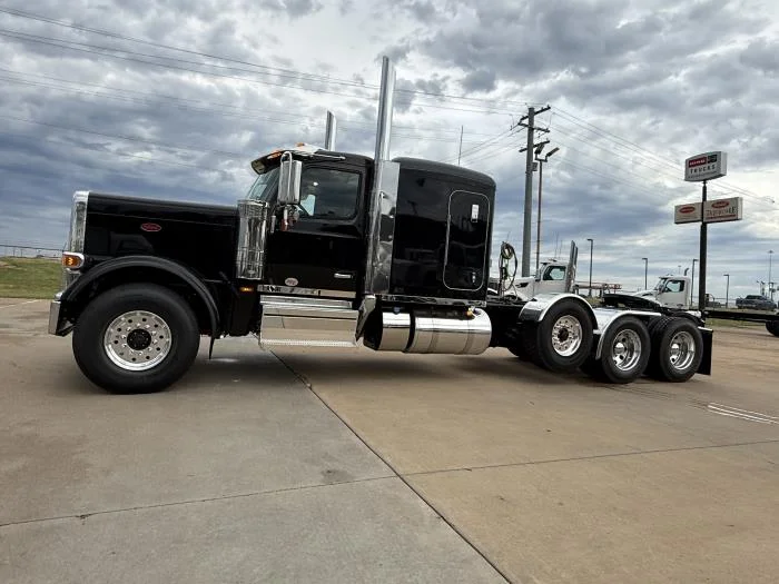 2027 Peterbilt 589 — photo 33