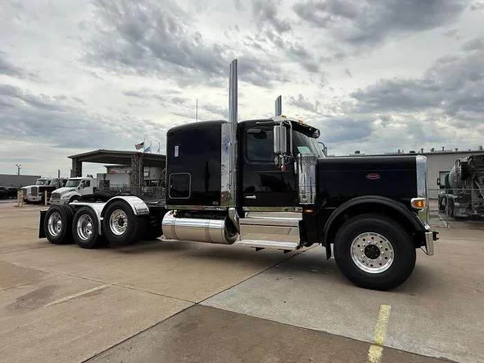 2027 Peterbilt 589 — photo 11