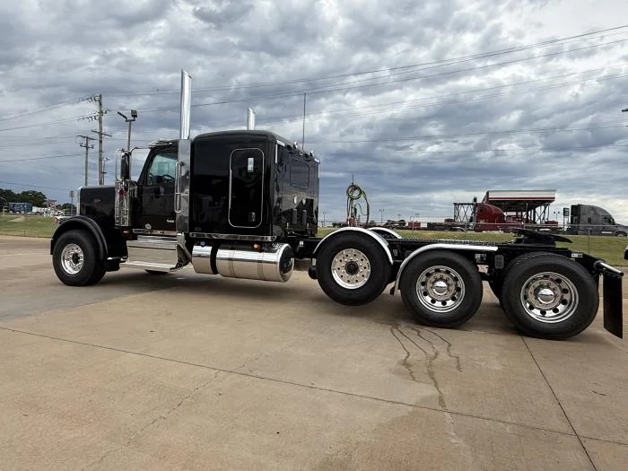 2027 Peterbilt 589 — photo 28