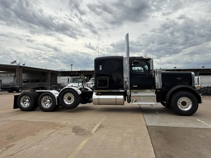 2027 Peterbilt 589 — photo 13