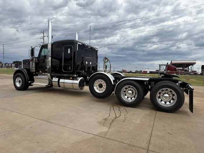 2027 Peterbilt 589 — photo 27