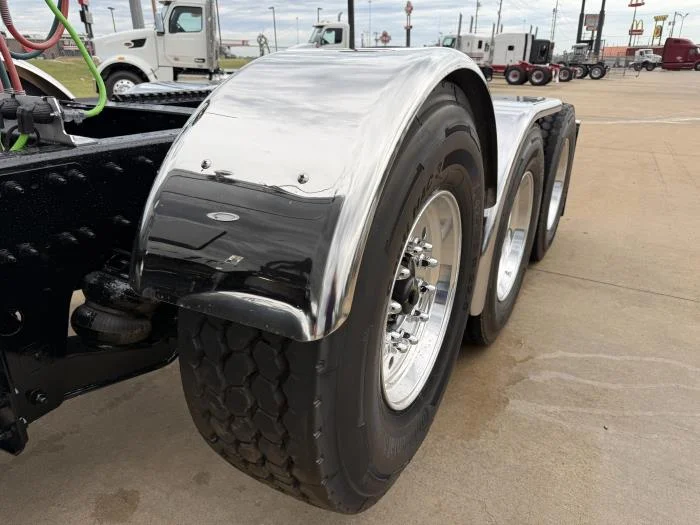 2027 Peterbilt 589 — photo 40