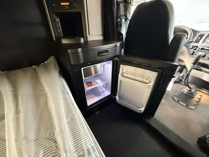 2027 Peterbilt 589 — photo 50