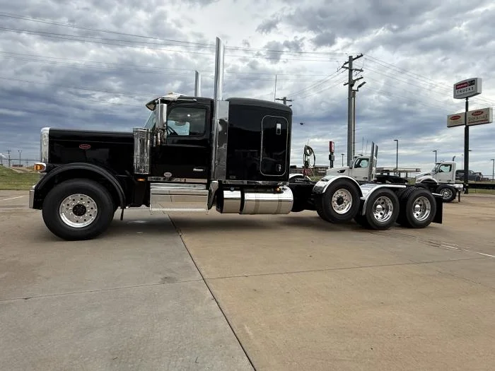 2027 Peterbilt 589 — photo 32