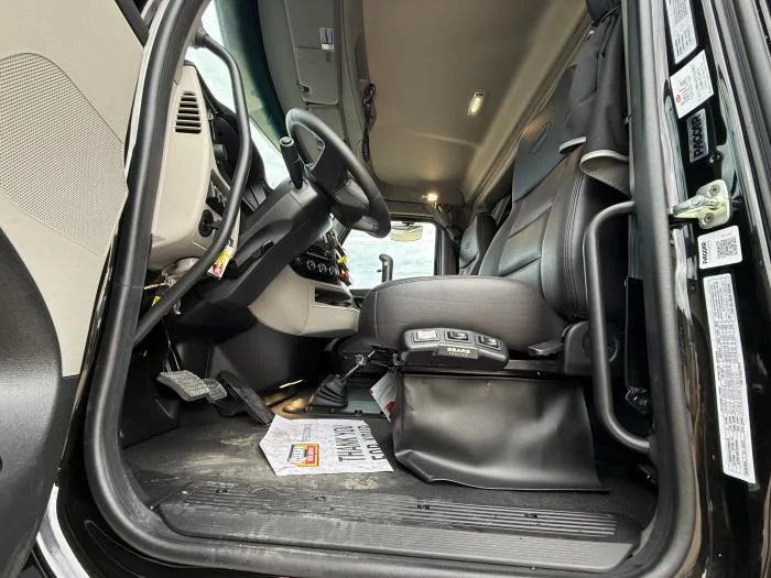 2027 Peterbilt 589 — photo 45
