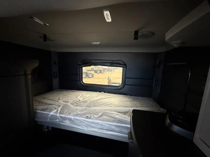 2027 Peterbilt 589 — photo 47