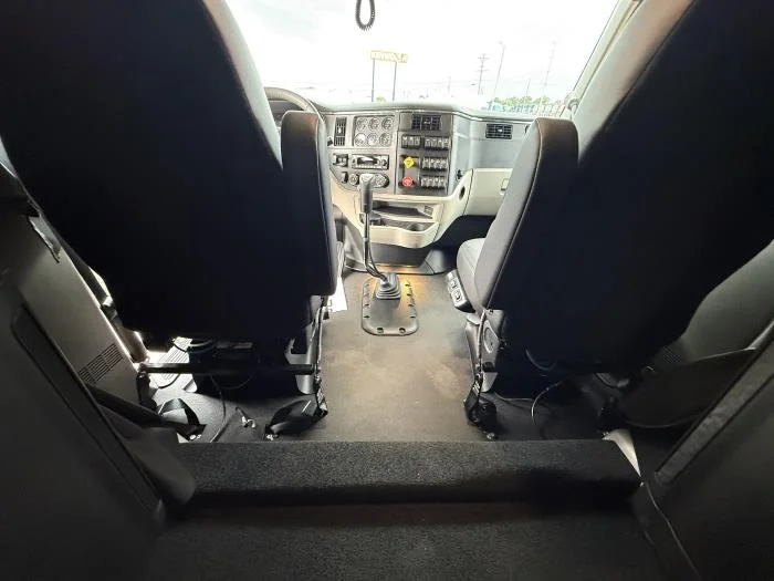 2027 Peterbilt 589 — photo 48