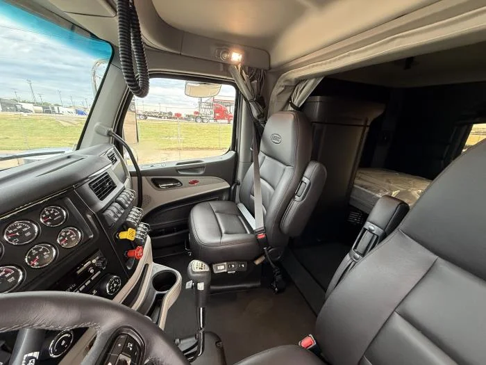 2027 Peterbilt 589 — photo 46