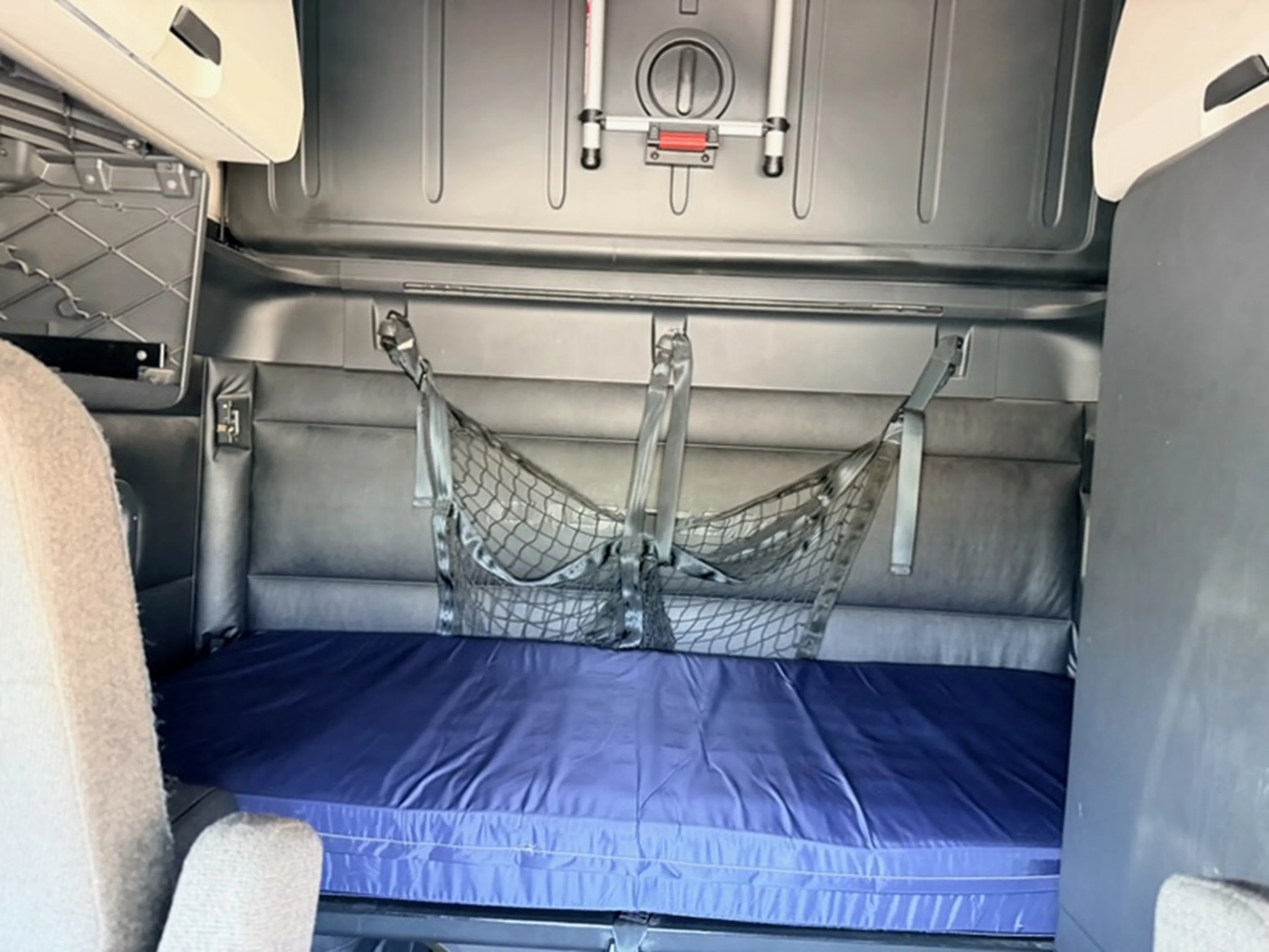 2023 Freightliner Cascadia - image 9