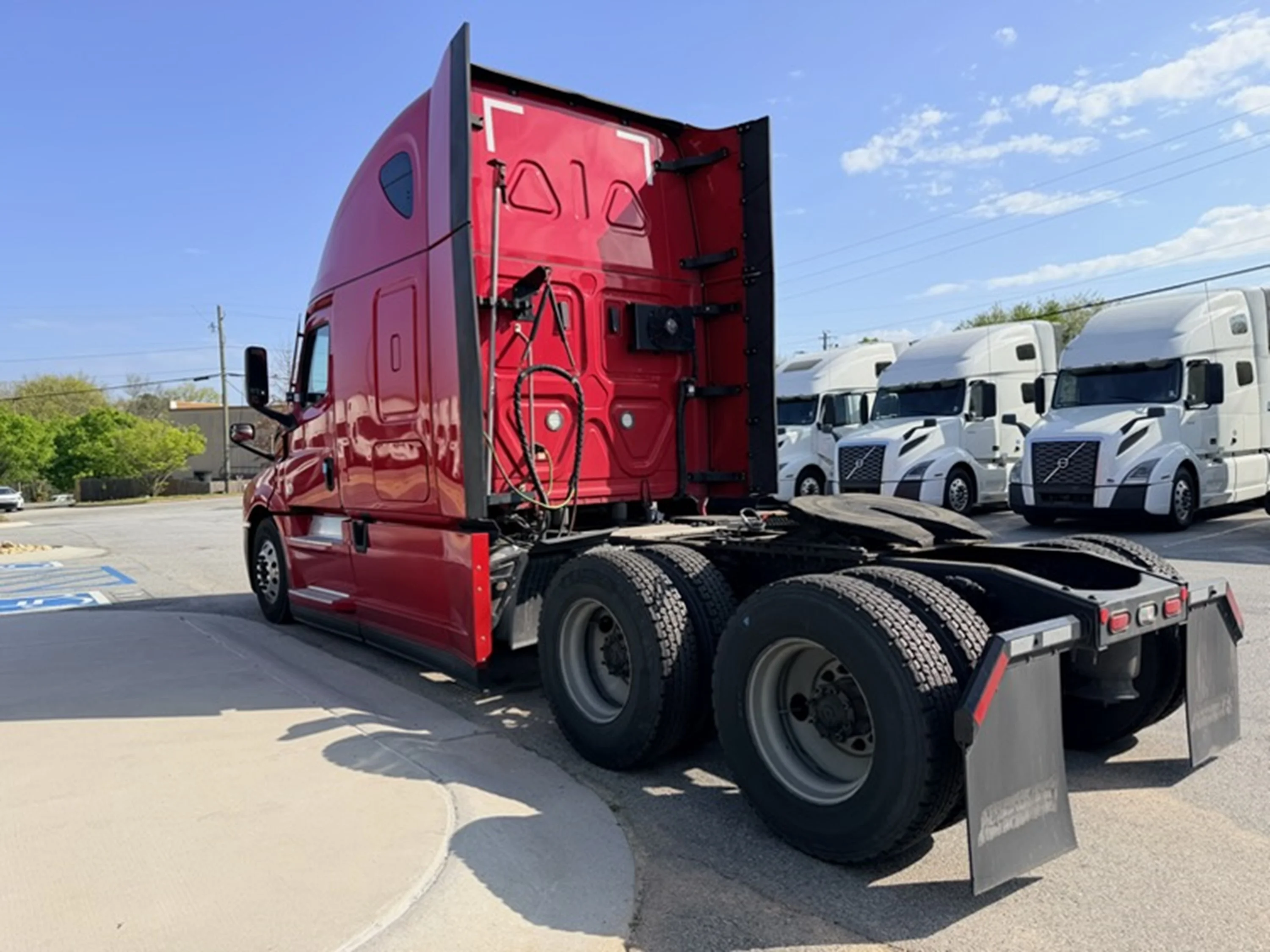 2023 Freightliner Cascadia - image 5