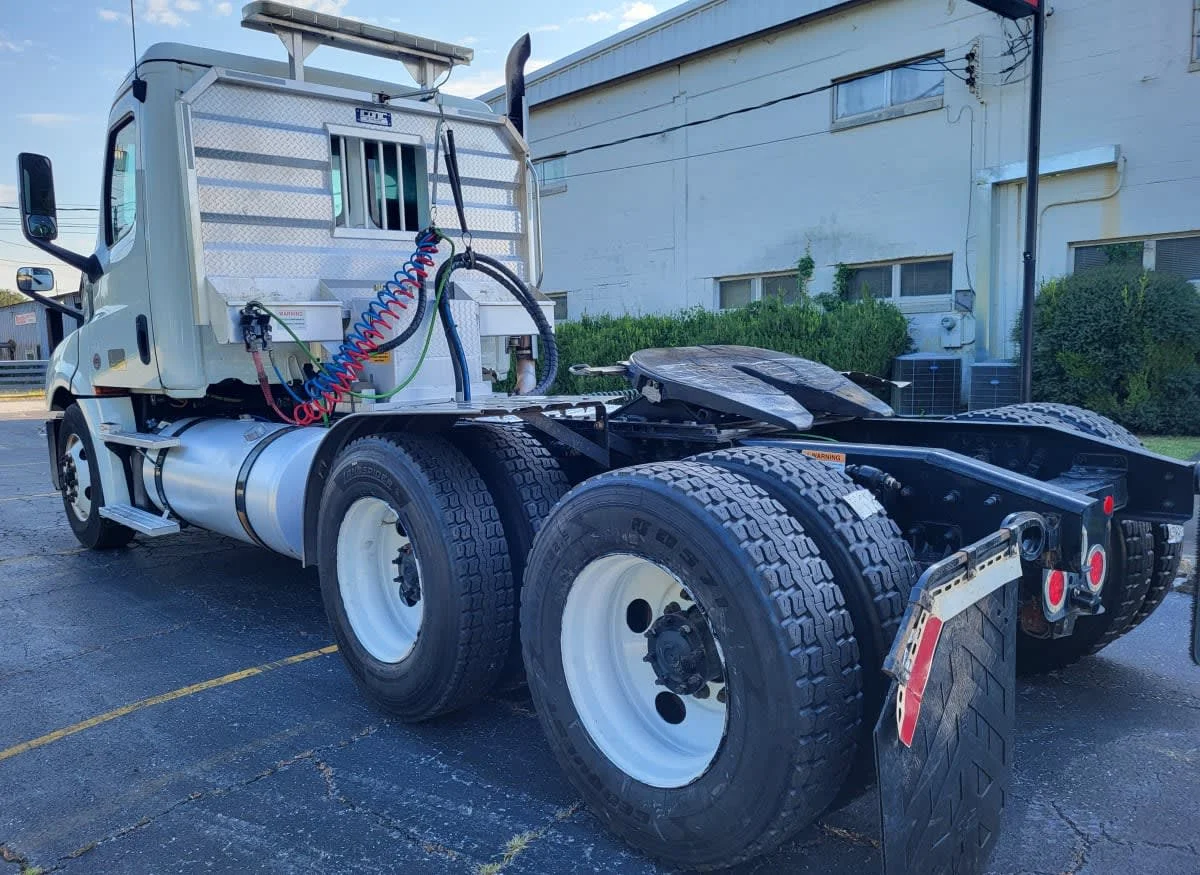 2019 Freightliner Cascadia in Jacksonville, FL — photo 4
