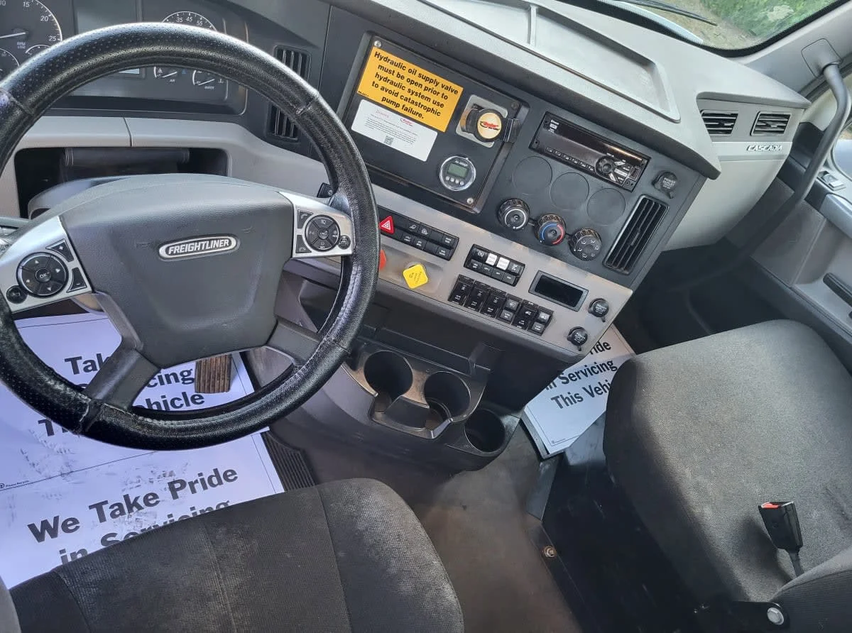 2019 Freightliner Cascadia in Jacksonville, FL — photo 9