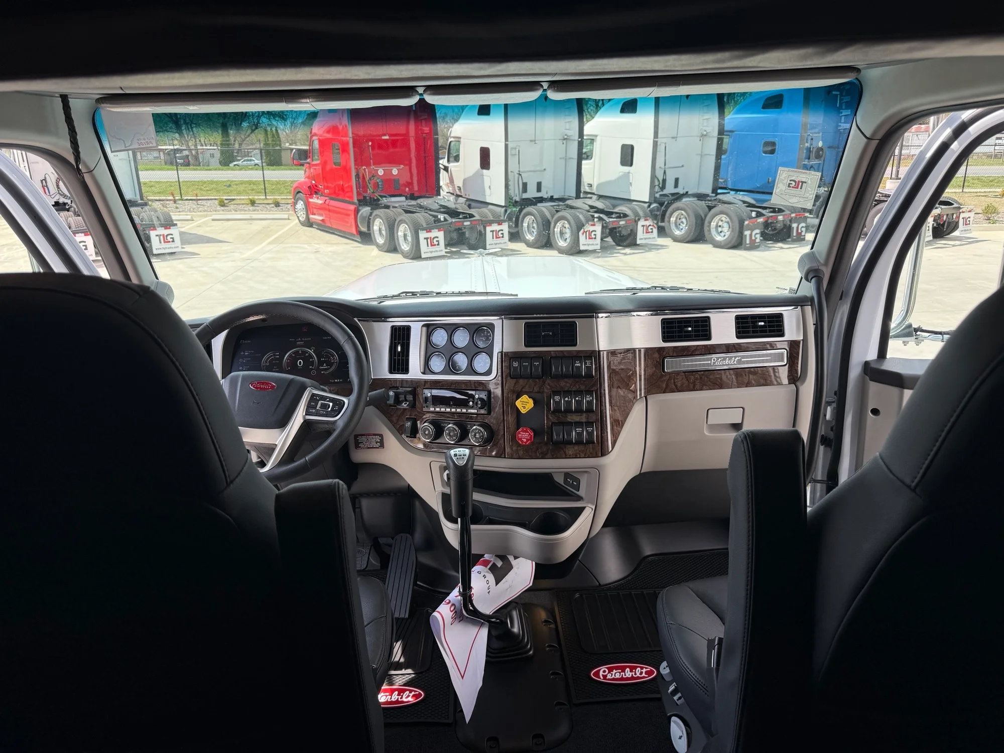 2027 Peterbilt 589 in Evansville, IN — photo 15