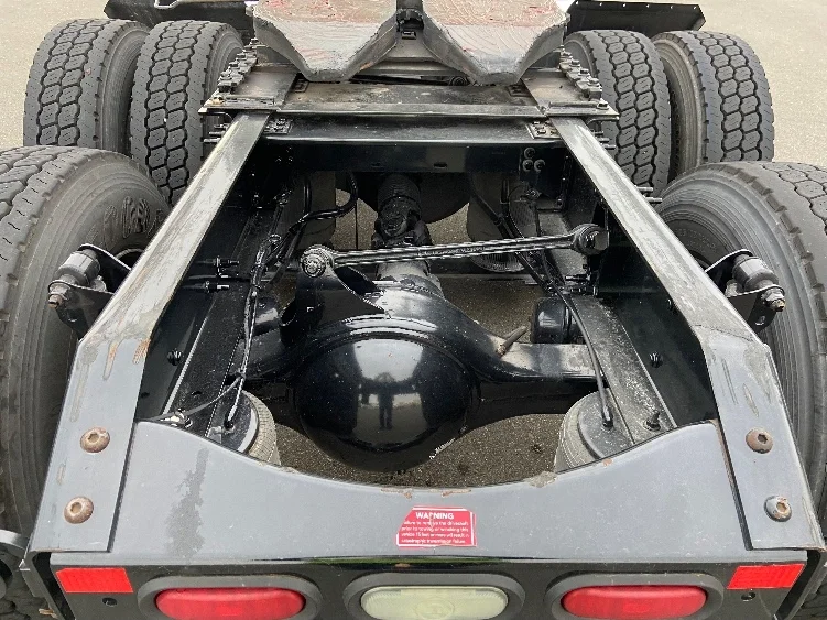 2021 Volvo VNR 640 - image 6