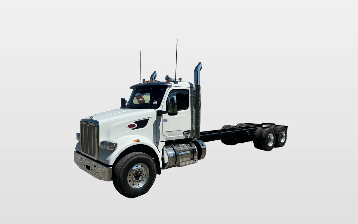 2025 Peterbilt 567 - image 1