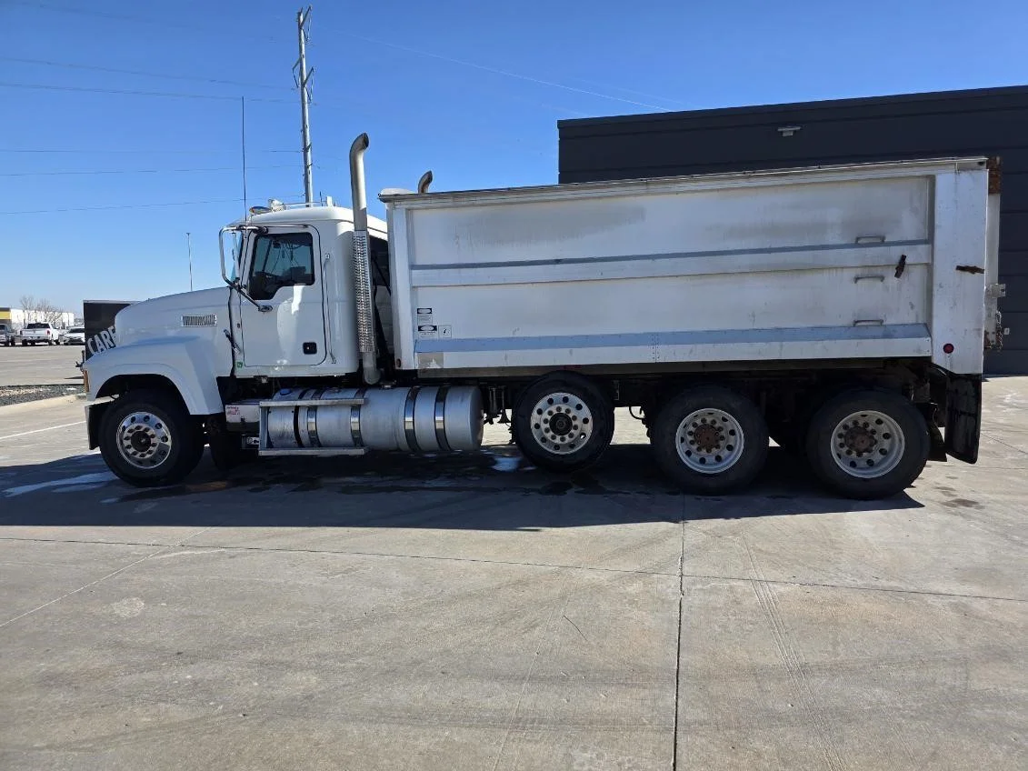 2012 Mack — photo 2