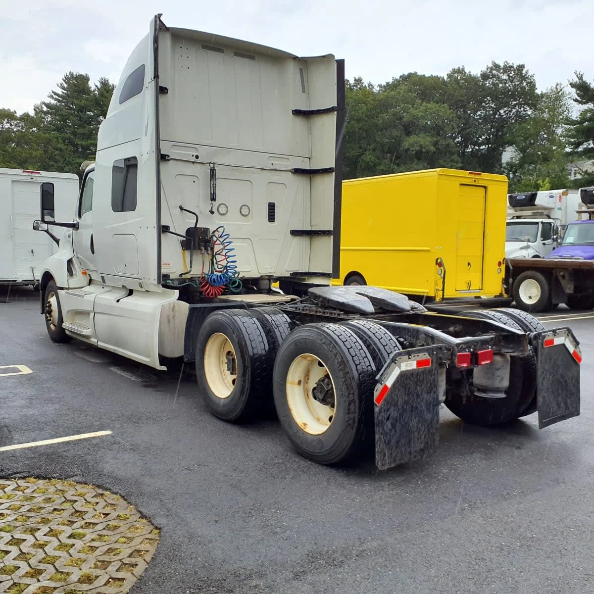 2020 International LT - image 6