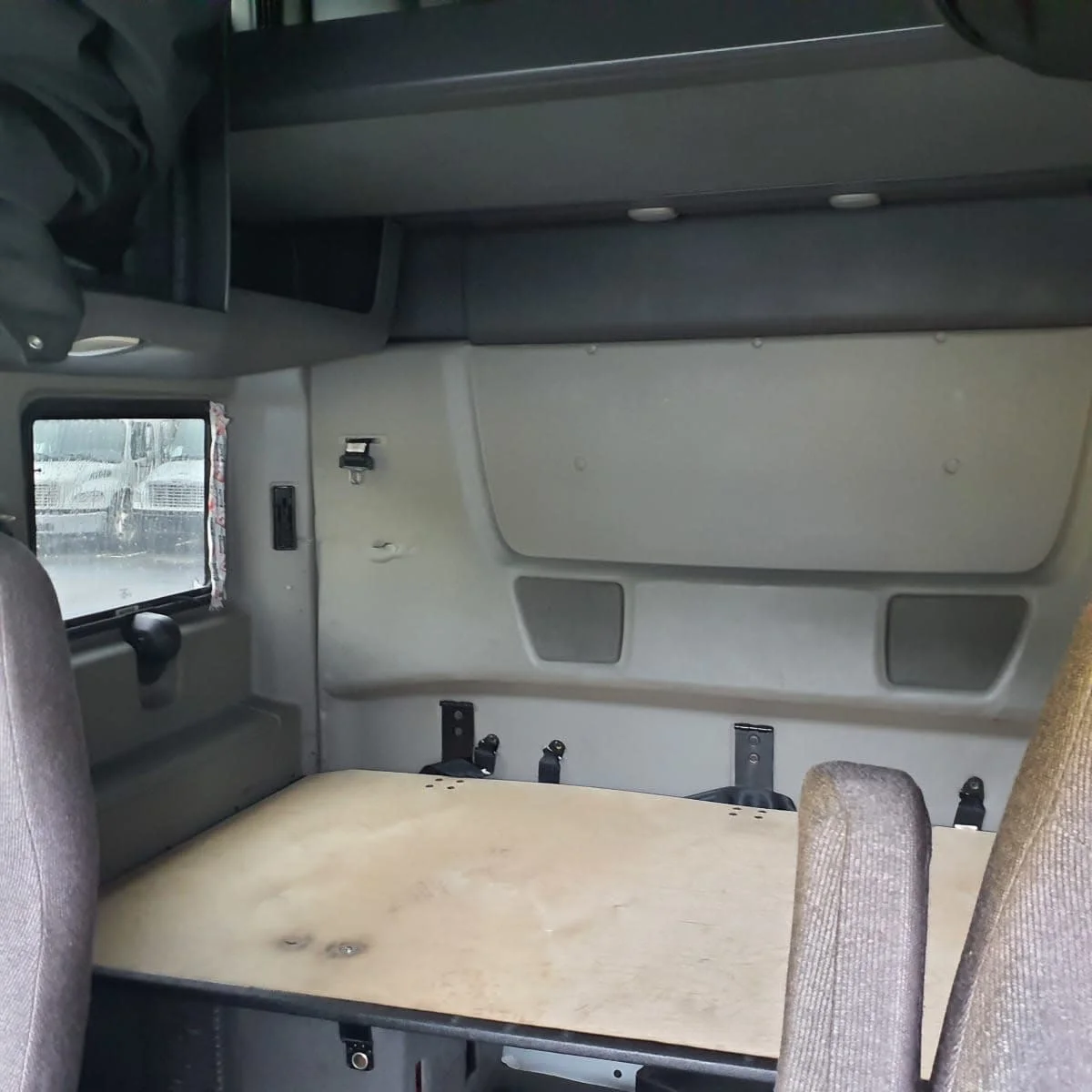 2020 International LT - image 8