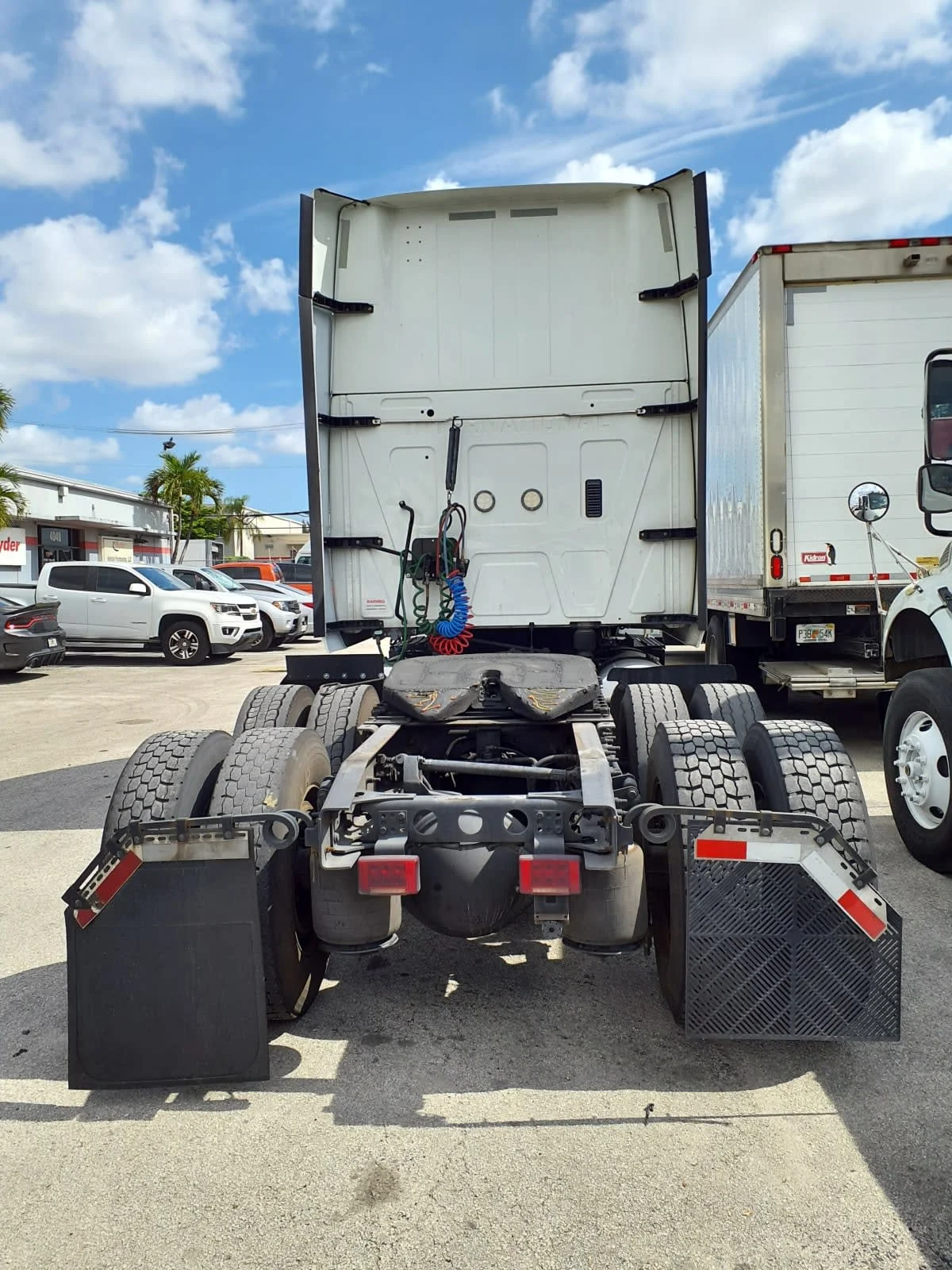 2020 International LT in Miami, FL — photo 5